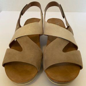 NWT Dansko Vicky Taupe Milled Nubuck
